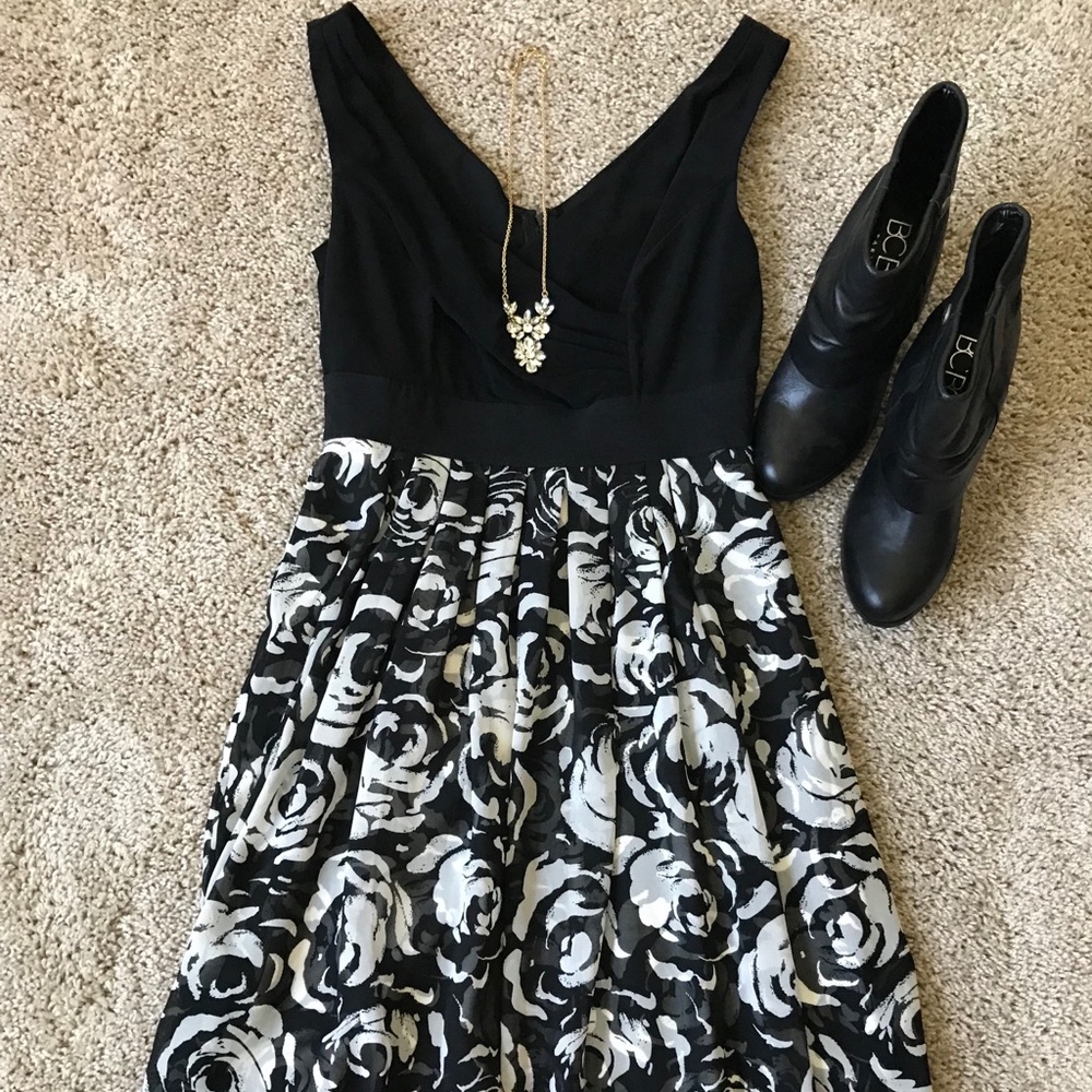 White House Black Market dress. Size 4.